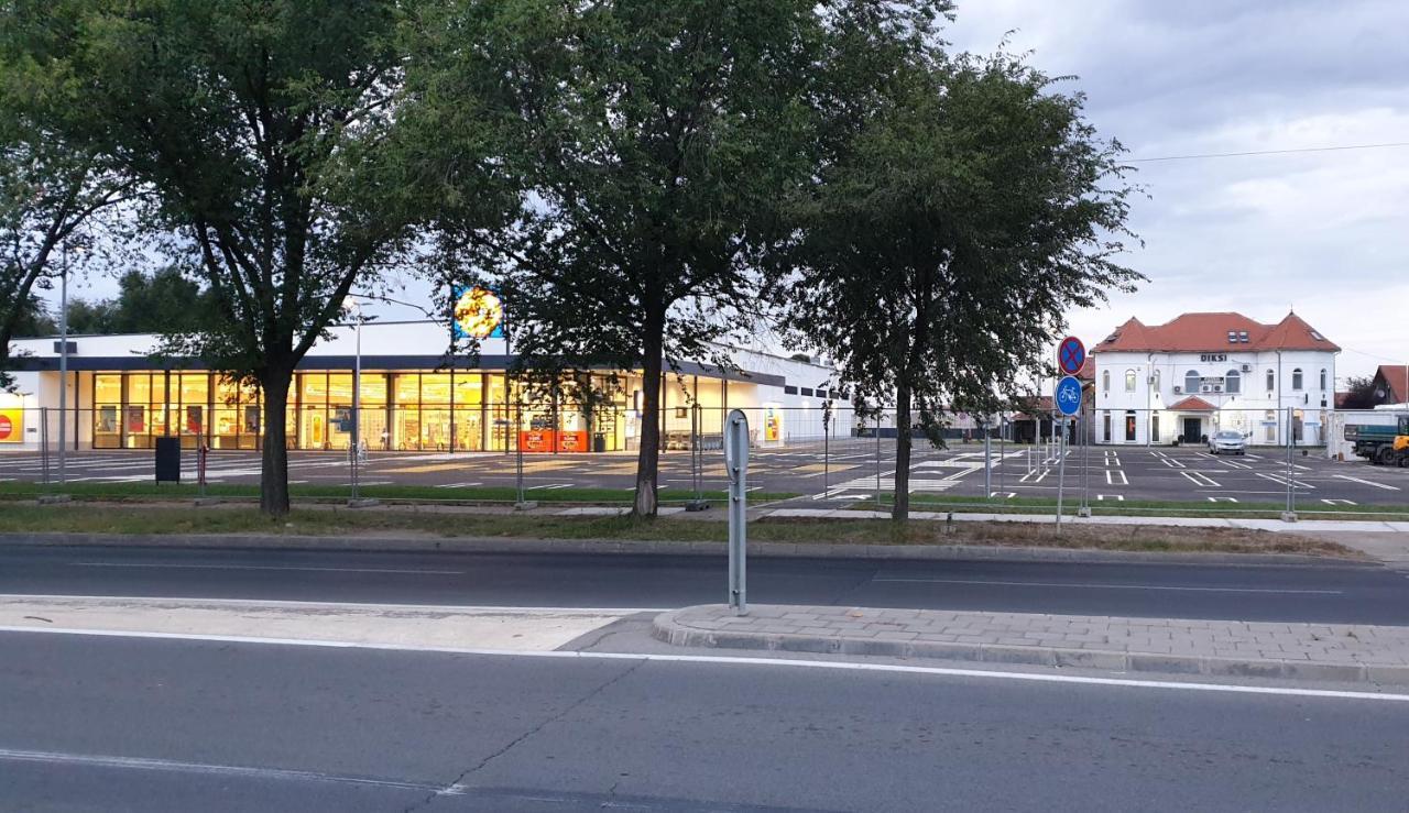 Apartmani Diksi Zrenjanin Exterior foto